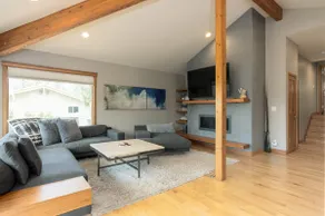 Modern Contemporary, Open Layout, Near Downtown - Image 2