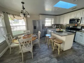 Cozy house with private pool and heated jacuzzi - Image 2