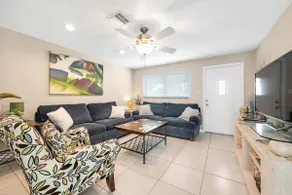 Naples North Tropical Bungalow - Image 4
