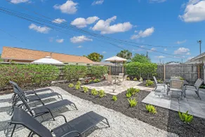 Naples North Tropical Bungalow - Image 2