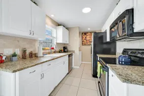 Naples North Tropical Bungalow - Image 3