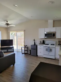 Comfy, independent 1 bedroom guest suite in Orcutt - Image 5