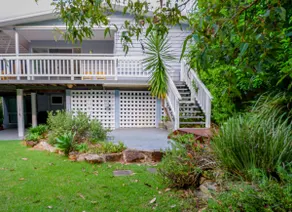 Moffat Beach Gem - Steps to Surf, Trails, Cafes - Image 4