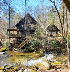Jocassee Gorge Mountain Lodge on creek-Waterfront - Image 2
