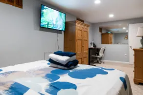 1BR Queen Suite GMU Vienna Metro Free Parking - Image 5