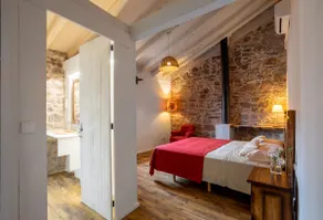 Newly renovated country house on a private estate - Image 4
