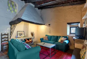 Newly renovated country house on a private estate - Image 2