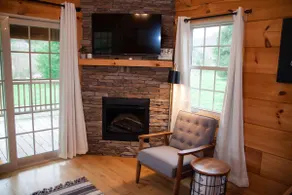 Hillside Hideaway - Tiny Cabin, Near New River - Image 4