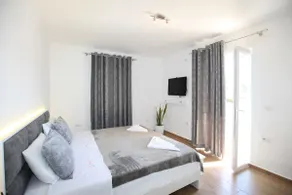 Luxury Spacious Apartment near Saranda Center - Image 5