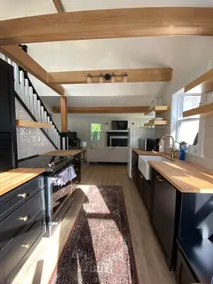Waterfront 4 bedroom house with hot tub - Image 2