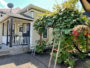 8th Street Cottage - Image 4