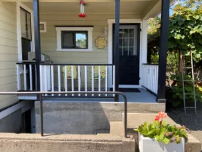8th Street Cottage - Image 2