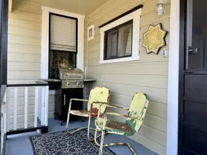 8th Street Cottage - Image 3