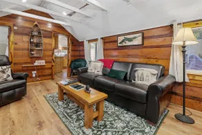 *1930’s Moonridge Chalet in Prime Location/HTUB* - Image 4