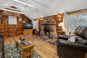 *1930’s Moonridge Chalet in Prime Location/HTUB* - Image 3