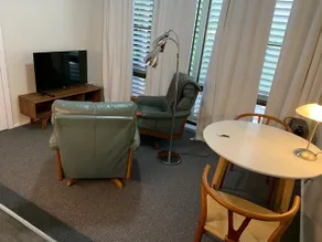 Stylish Merewether Suite with Free Parking (no. 1) - Image 2