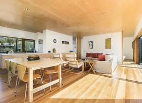Architect-designed, light-filled, huge garden - Image 3