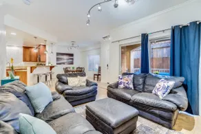 4 bedroom4 bath‍FASTwifi‍A/CGarageSMART TVs - Image 2