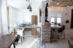 Stylish Stay Near CWS, Zoo & Downtown Fun - Image 5