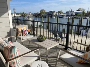 Beautiful Updated Condo Waterfront, Pool, Sunsets - Image 3