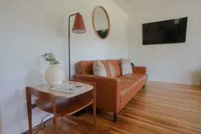 NEW Beautifully Renovated home near TCU &Stockyard - Image 4