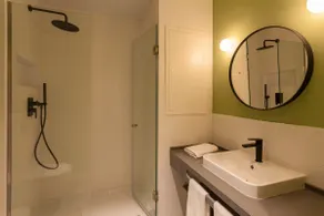 Interior studio in city center. Grupo Premium - Image 5