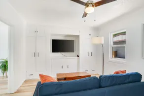 ⭐️STEPS FROM THE TRAIN DEPOT⭐️ 1 BD GUEST HOUSE - Image 3