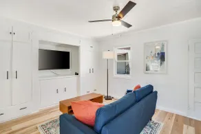 ⭐️STEPS FROM THE TRAIN DEPOT⭐️ 1 BD GUEST HOUSE - Image 2