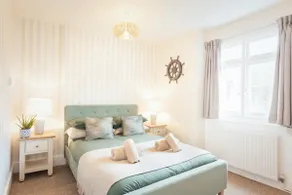 Cosy cottage in the old town, a stone's throw from Lyme Regis beach - Image 4