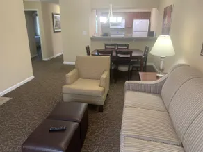Minutes to Busch Gardens! Gorgeous 2BDR/2BA (6) - Image 2