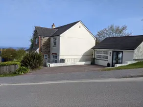 Cosy & detached, 10 mins walk from Swanpool beach - Image 5