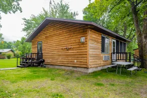 Charming Bluegill cabin w/ screened porch (Resort) - Image 2