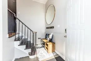 Charming Three Bedroom Flat - Image 2
