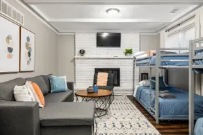 West Side Family-Friendly Modern Haven - Sleeps 12 - Image 3