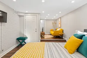 West Side Family-Friendly Modern Haven - Sleeps 12 - Image 4