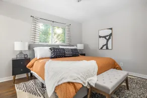 West Side Family-Friendly Modern Haven - Sleeps 12 - Image 2