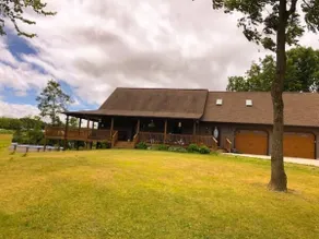 Gorgeous farmhouse in the heart of the Fingerlakes - Image 2