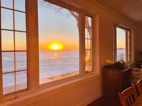 Niagara Dreamhouse on the Lake|Private Sandy Beach - Image 4