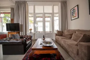 Spacious double bedroom with private bathroom - Image 4