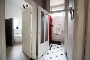 Spacious double bedroom with private bathroom - Image 3