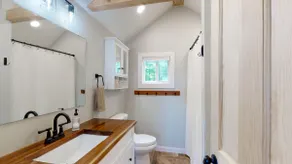 The Cabin - Image 5