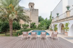 Deluxe apartment with outdoor pool and garden - Image 2