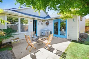 Wine Country Retreat with Hot Tub & Mini Golf - Image 5