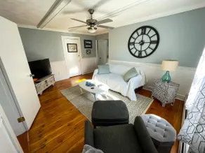Bright One Bedroom Apartment 5 Min Walk From Beach - Image 2