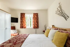 Cosy Annex, South Facing Patio - Image 3