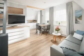 Chic apartment with large balcony - Image 3