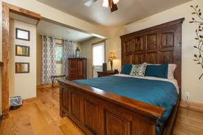 JACUZZI SUITE 2 Queen Beds Private and Romantic! - Image 4