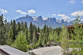 Blue Moose: Creekside retreat, steps from downtown - Image 2