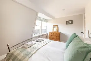 Stylish 1 Bed Central Apartment - Image 3