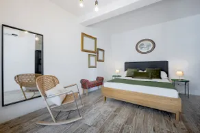 Bright apartment overlooking S. Maria Novella - Image 4
